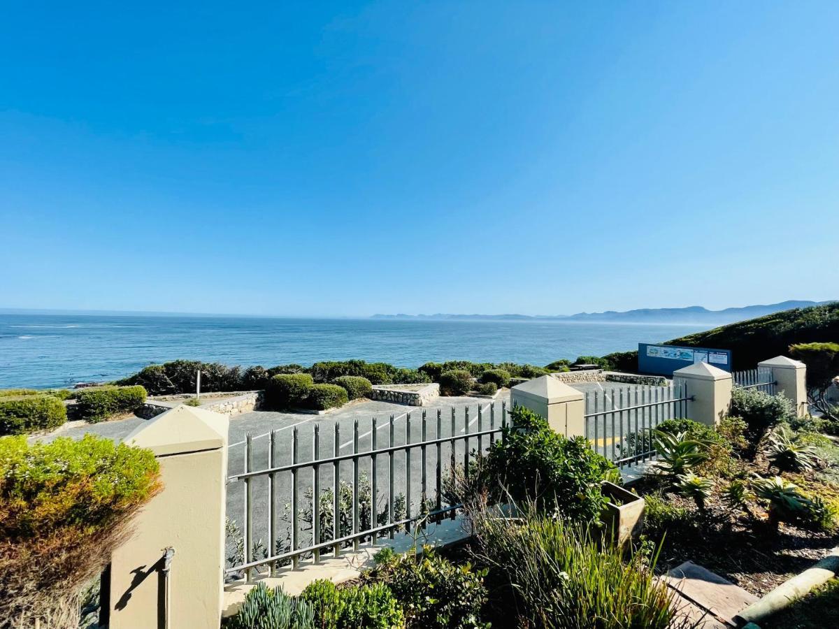 The View At Whale Cove De Kelders Apartment Exterior photo